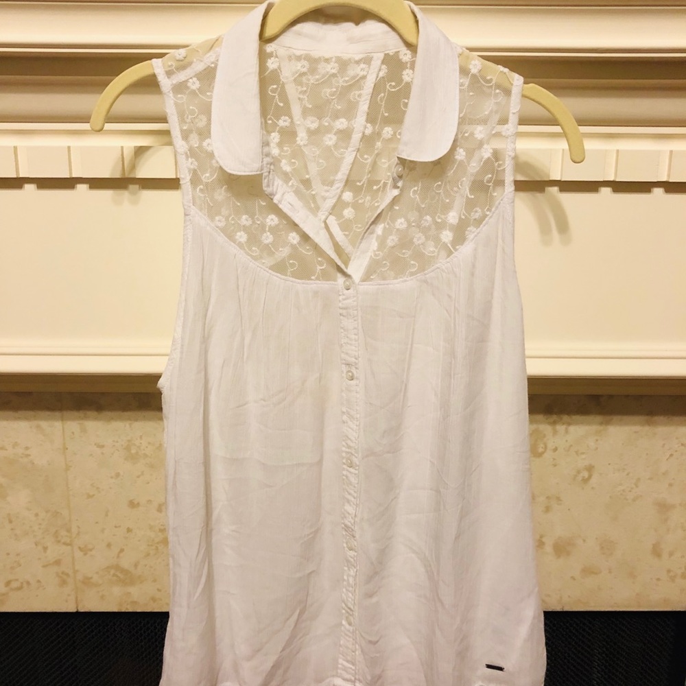 Holister lace sleeveless top